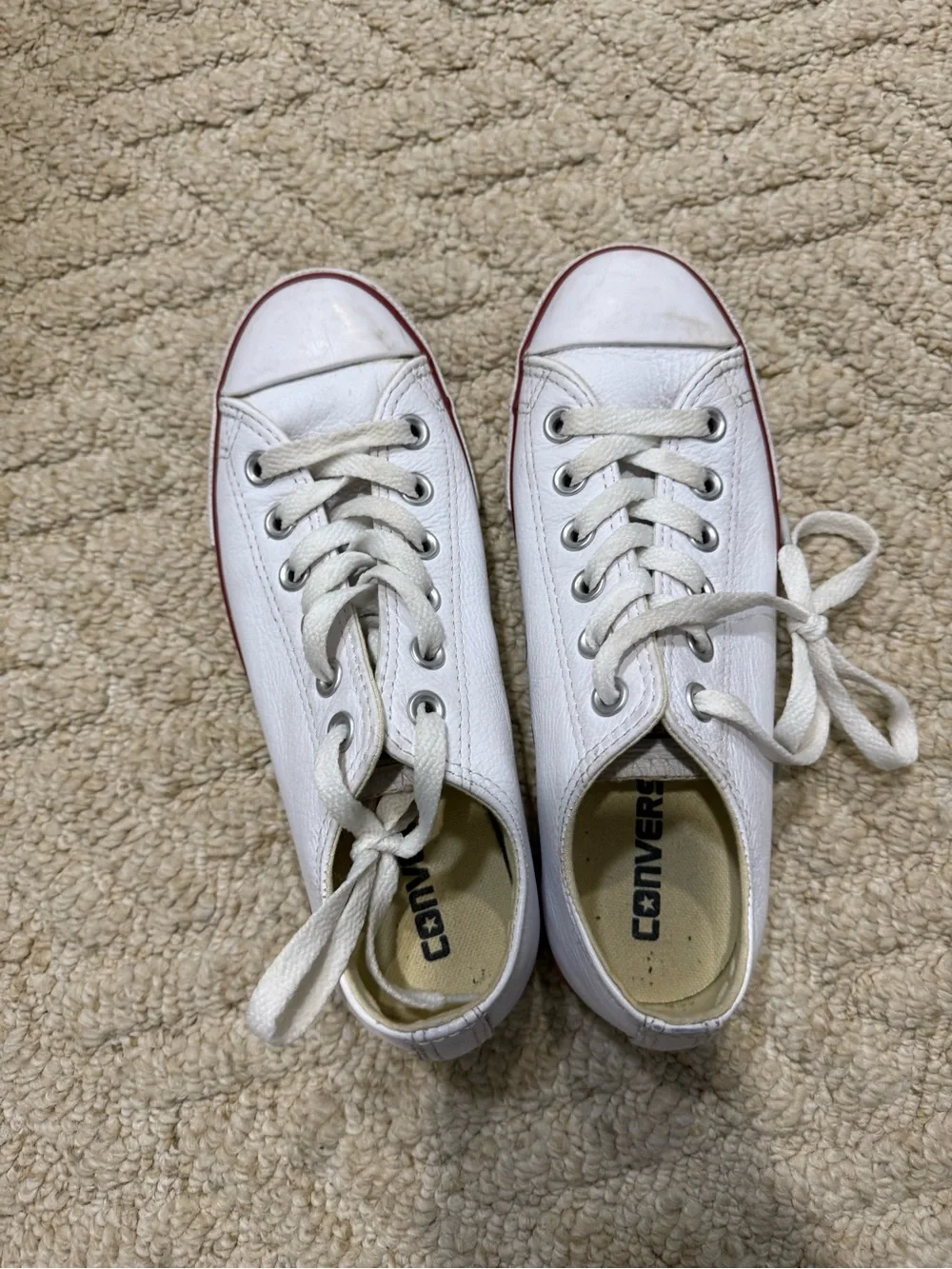 Converse Kids Low Top Sneakers in White with Red Trim Size 6